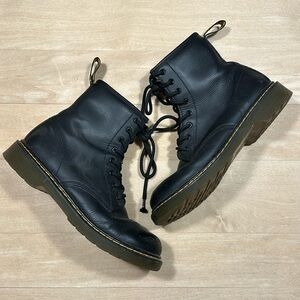 Dr. Martens 1460 8-Eye Sz 6